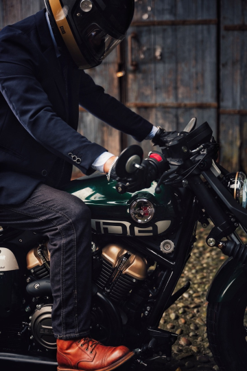 Benda Napoleon Bob 250: Cetak Gaya, Bukan Hanya Jejak, di Jalanan Surabaya-Sidoarjo (Untuk yang Menolak Mengikuti Arus) , Benda NAPOLEON bob 250